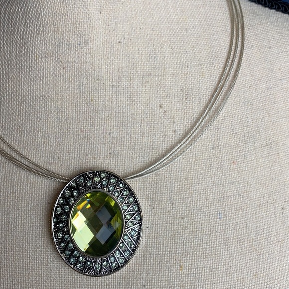 3 Strand Choker Statement Necklace with Oval embellished pendant - Picture 3 of 3